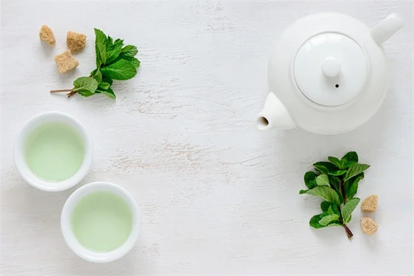 アルコール除草はなぜ危険？プロが語る庭を壊す前に知っておきたい真実